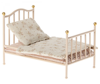 Vintage Bed, Mouse - Rose