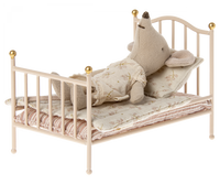 Vintage Bed, Mouse - Rose