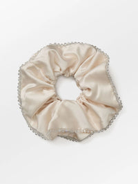 Luster bead scrunchie