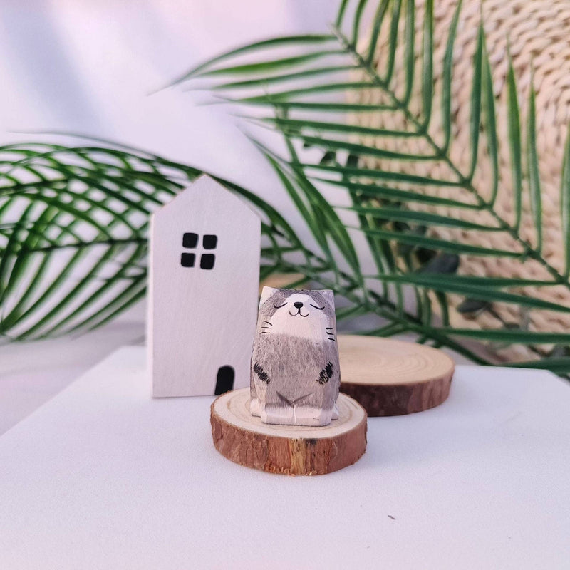 Gohobi Handcrafted Wooden Sitting Cats Ornament: Grey White Sitting Cat