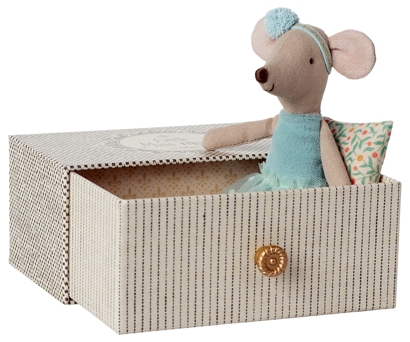 Little Sister Dance Mouse in Daybed