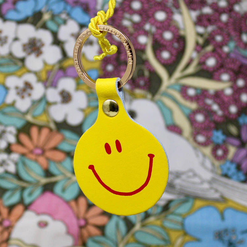 Feeling Lush Smilie Face Key Fob - Coral