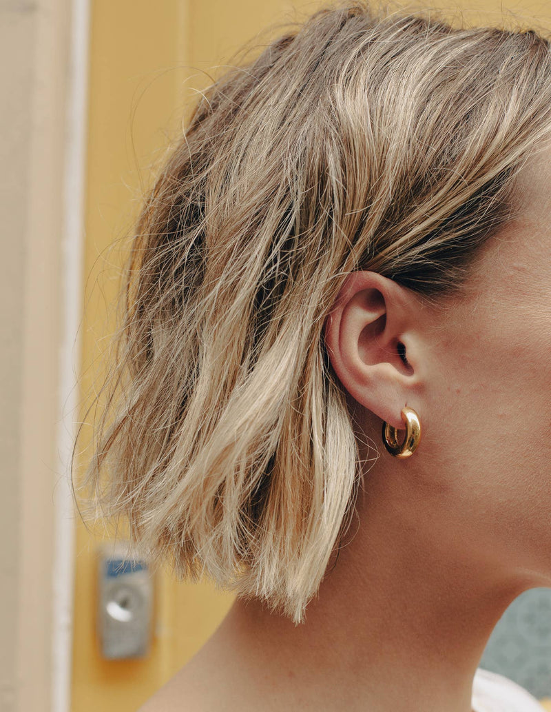 Medium Leverback Bold Hoop Earrings - Gold