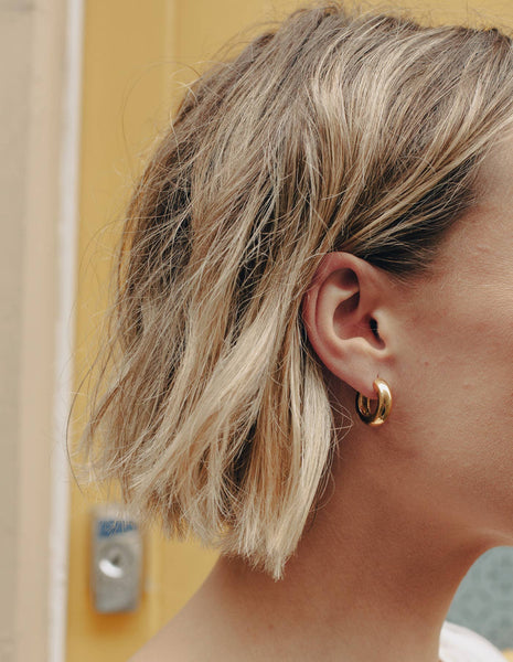 Medium Leverback Bold Hoop Earrings - Gold