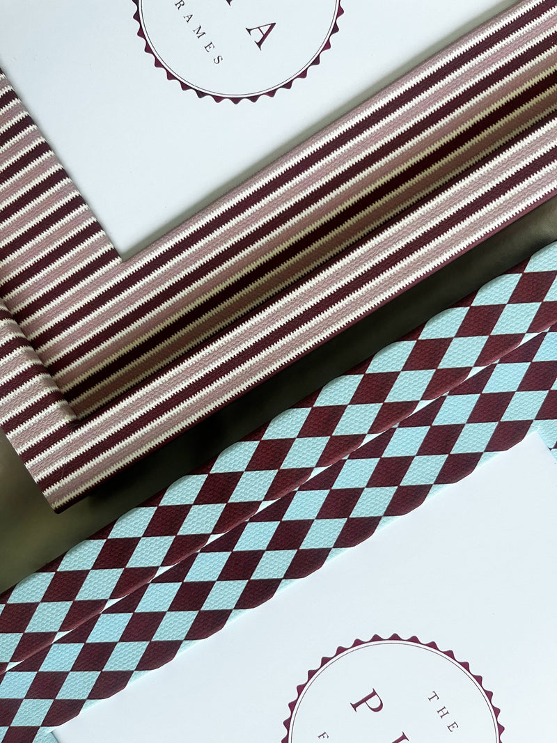 Burgundy & Blue Harlequin Frame: 8x6in (6x4in)