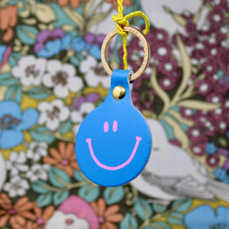 Feeling Lush Smilie Face Key Fob - Coral