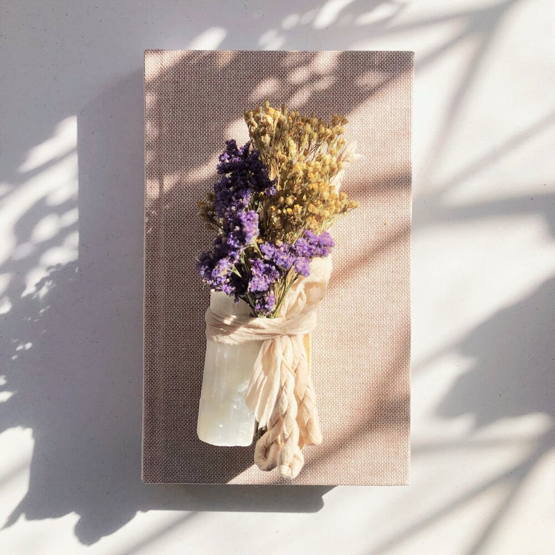 Palo Santo, Selenite, Incenses and Dried Flowers - Smudge Bundle