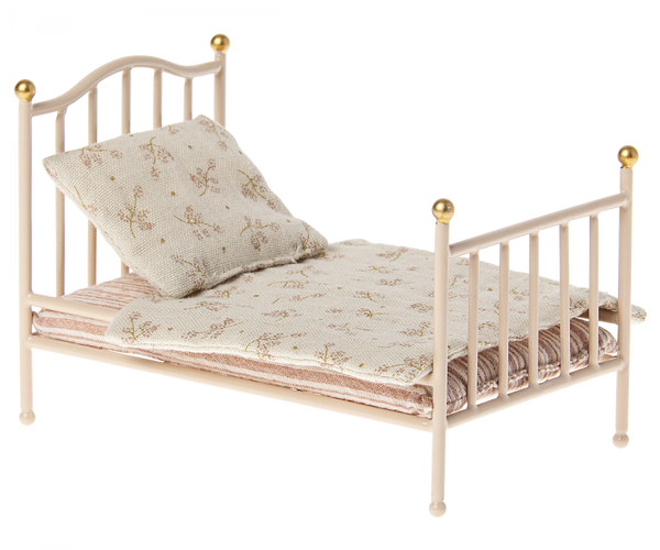 Vintage Bed, Mouse - Rose