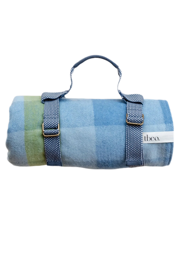 Recycled Wool Picnic Blanket in Blue Gradient Gingham