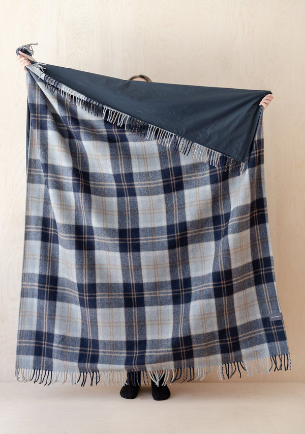 Recycled Wool Picnic Blanket - Bannockbane silver - Navy Recycled Handle
