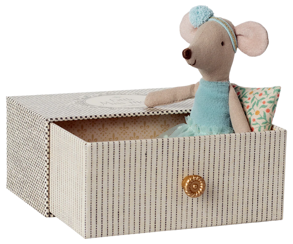 Little Sister Dance Mouse in Daybed