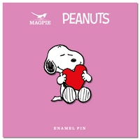 Peanuts - Give Hugs Pin - Heart