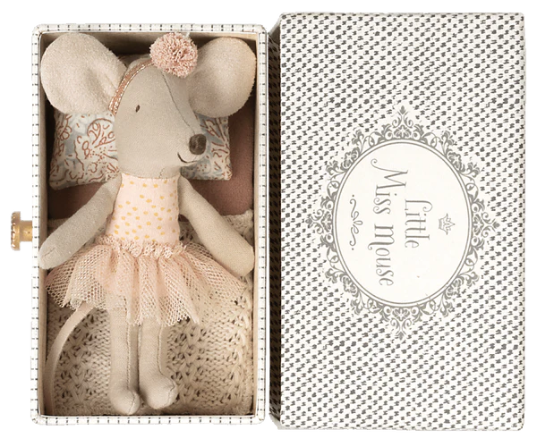 Little Sister Dance Mouse in Daybed
