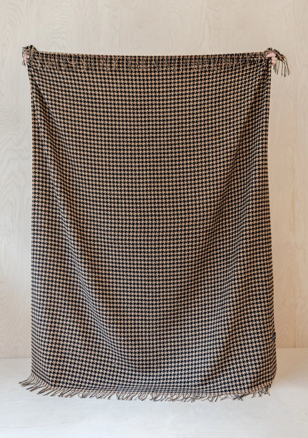 Lambswool Blanket in Camel Houndstooth